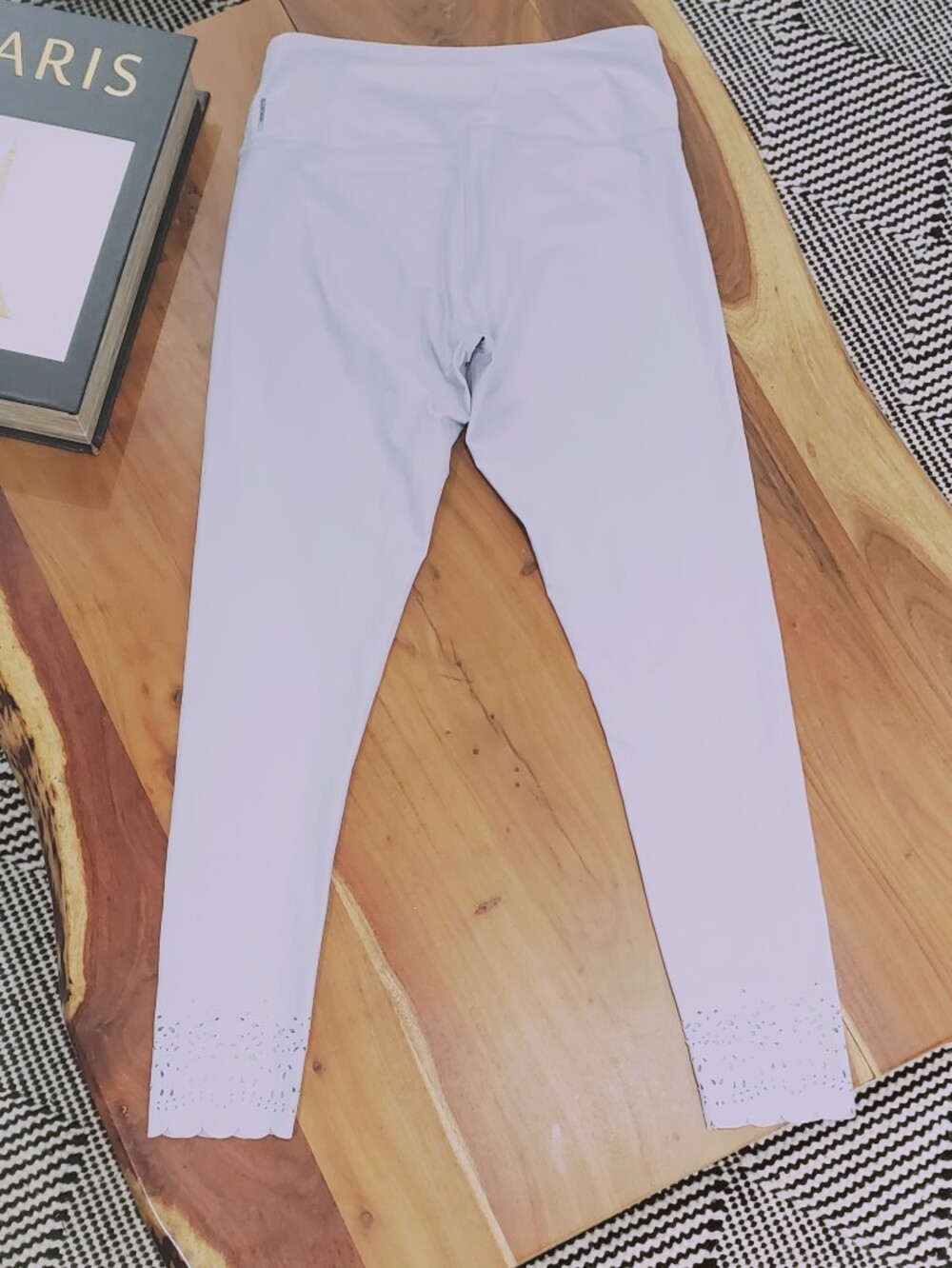Rare Mondetta Lilac Leggings with Scalloped Hem